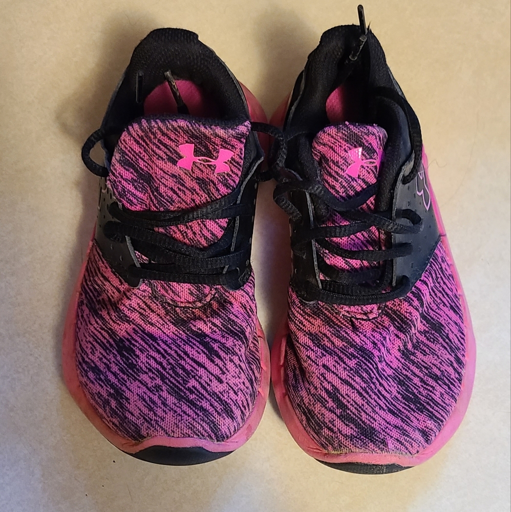 Girls Under Armor tennis shoes